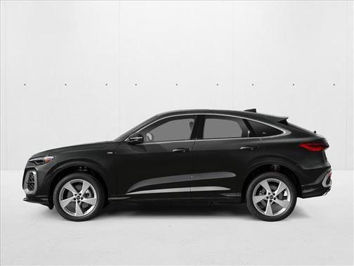 Mythos Black Metallic 2026 Audi Q5 Sportback PLUS