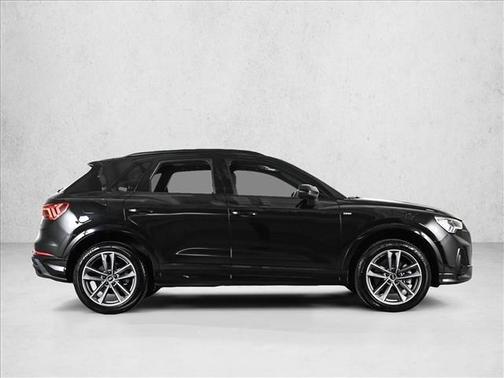 Mythos Black Metallic 2023 Audi Q3 45 S line Premium