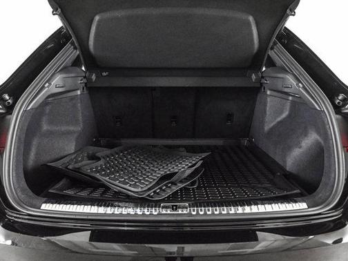 Mythos Black Metallic 2023 Audi Q3 45 S line Premium