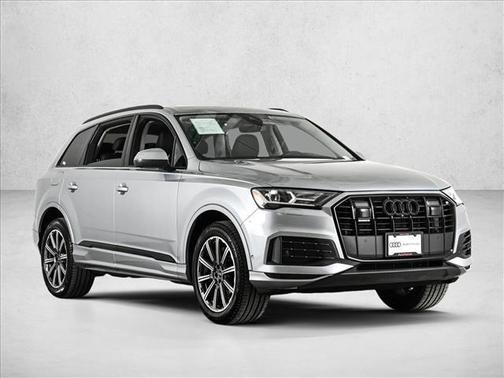 2023 Audi Q7 45 Premium Plus