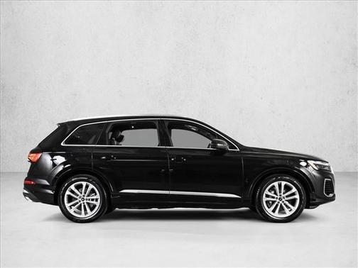 Mythos Black Metallic 2026 Audi Q7 PLUS