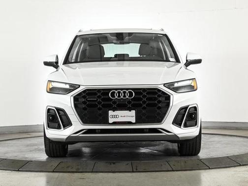 Ibis White 2023 Audi Q5 45 S line Premium Plus