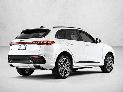 Glacier White Metallic 2026 Audi Q5 2.0T Premium
