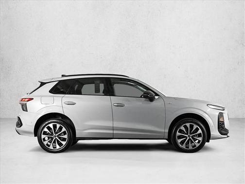 Arrow Gray Pearl 2026 Audi Q3 S line