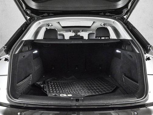Mythos Black Metallic 2023 Audi Q5 45 S line Premium Plus