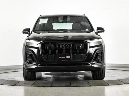 Mythos Black Metallic 2025 Audi Q7 45 Premium