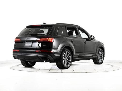 Mythos Black Metallic 2025 Audi Q7 45 Premium