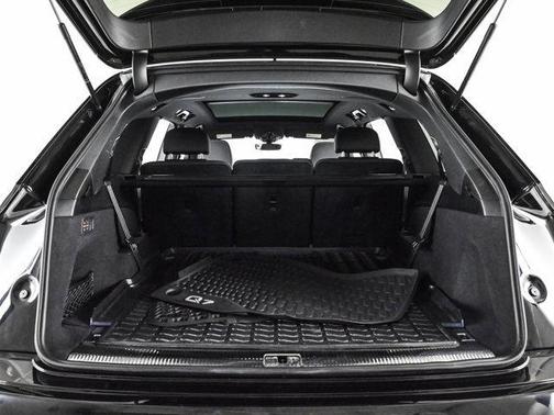 Mythos Black Metallic 2025 Audi Q7 45 Premium