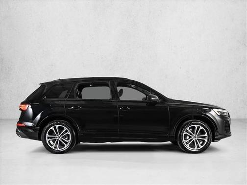 Mythos Black Metallic 2025 Audi Q7 45 Premium