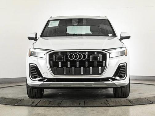 2025 Audi Q7 55 Premium Plus