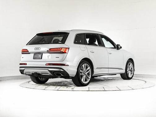 2025 Audi Q7 55 Premium Plus