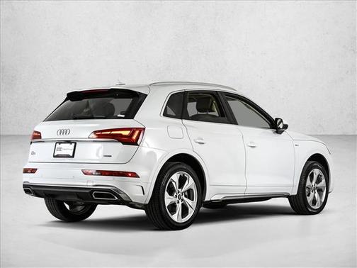 Glacier White Metallic 2023 Audi Q5 45 S line Premium Plus