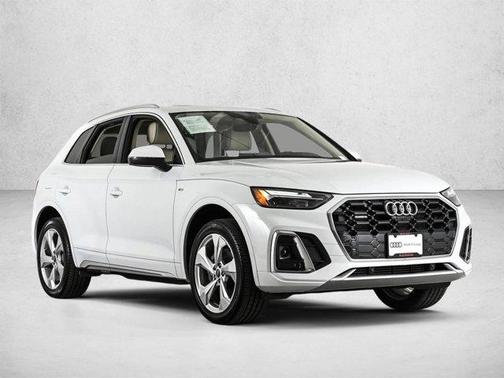 Glacier White Metallic 2023 Audi Q5 45 S line Premium Plus