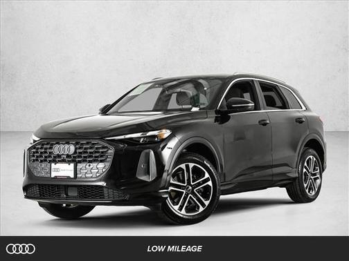 Mythos Black Metallic 2025 Audi Q5 2.0T quattro Premium