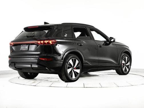 2025 Audi SQ6 e-tron Premium