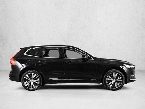 Onyx Black Metallic 2022 Volvo XC60 Recharge Plug-In Hybrid INSCRIPTION
