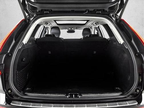 Onyx Black Metallic 2022 Volvo XC60 Recharge Plug-In Hybrid INSCRIPTION