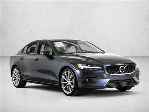2021 Volvo S60 MOMENTUM