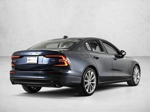 2021 Volvo S60 MOMENTUM