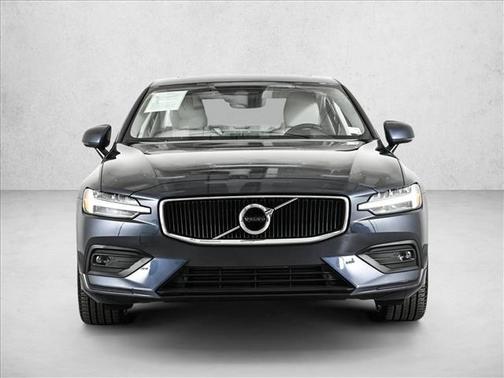 2021 Volvo S60 MOMENTUM