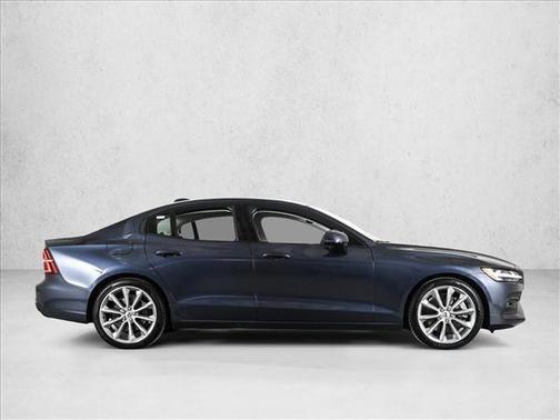 2021 Volvo S60 MOMENTUM