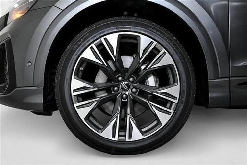 2025 Audi Q8 Premium Plus