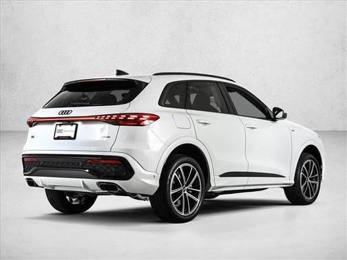 Glacier White Metallic 2026 Audi Q5 PLUS