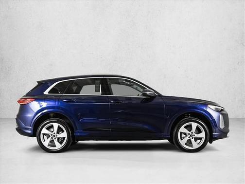 Navarra Blue Metallic 2026 Audi Q5 PLUS