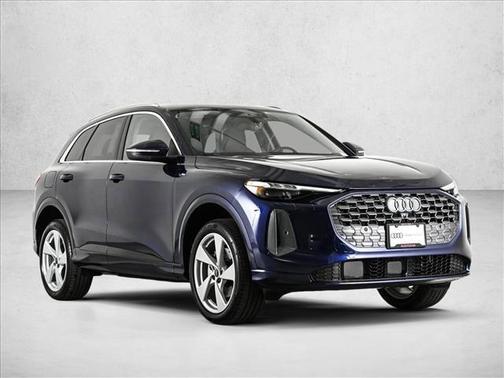 Navarra Blue Metallic 2026 Audi Q5 PLUS