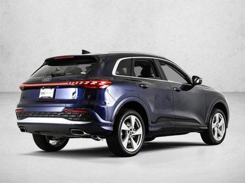 Navarra Blue Metallic 2026 Audi Q5 PLUS