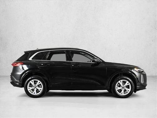 Mythos Black Metallic 2025 Audi Q5 2.0T quattro Premium