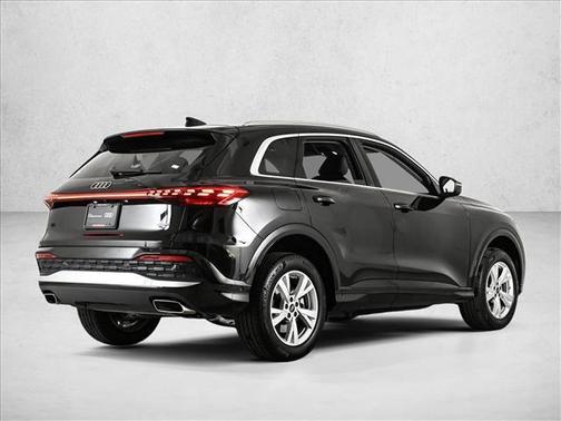Mythos Black Metallic 2025 Audi Q5 2.0T quattro Premium