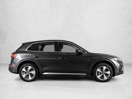 Manhattan Gray Metallic 2023 Audi Q5 40 Premium