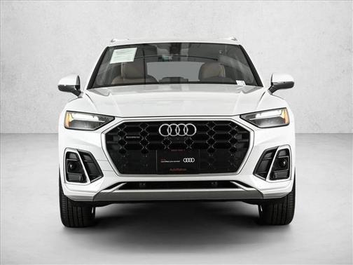 Glacier White Metallic 2024 Audi Q5 45 S line quattro Premium