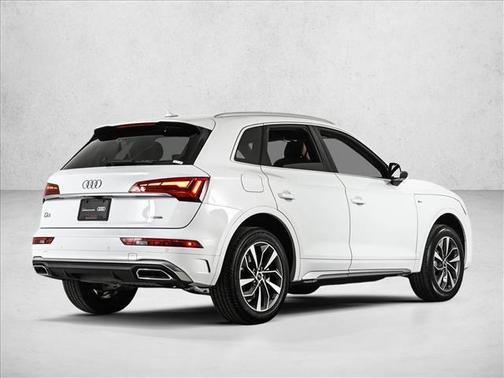 Glacier White Metallic 2024 Audi Q5 45 S line quattro Premium