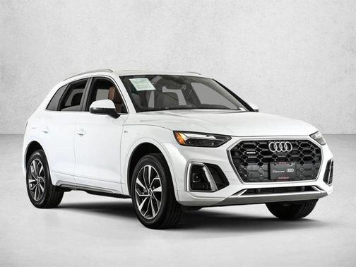 Glacier White Metallic 2024 Audi Q5 45 S line quattro Premium
