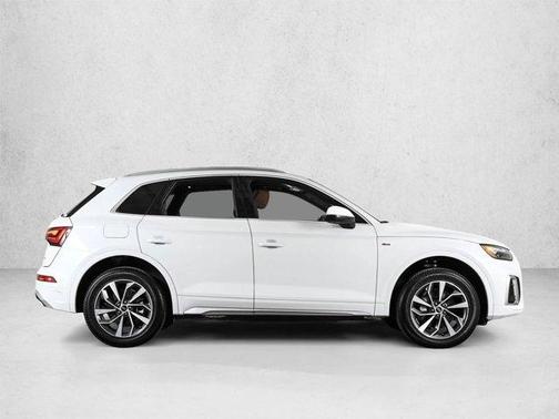 Glacier White Metallic 2024 Audi Q5 45 S line quattro Premium
