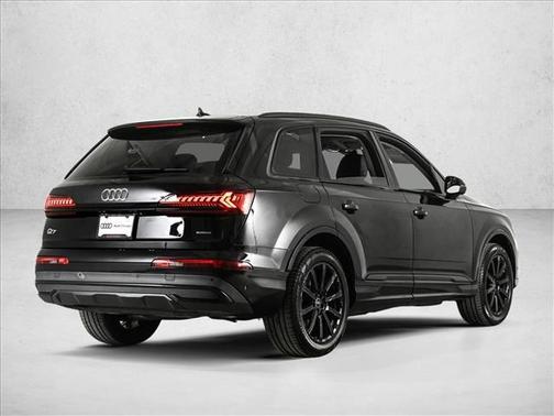2023 Audi Q7 45 Premium Plus