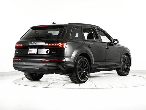 2023 Audi Q7 45 Premium Plus