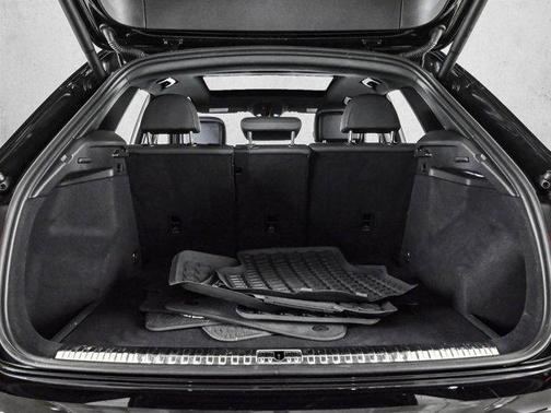 Mythos Black Metallic 2020 Audi Q3 45 S line Premium