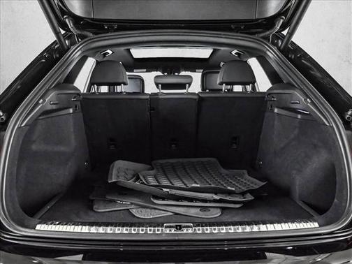 Mythos Black Metallic 2020 Audi Q3 45 S line Premium