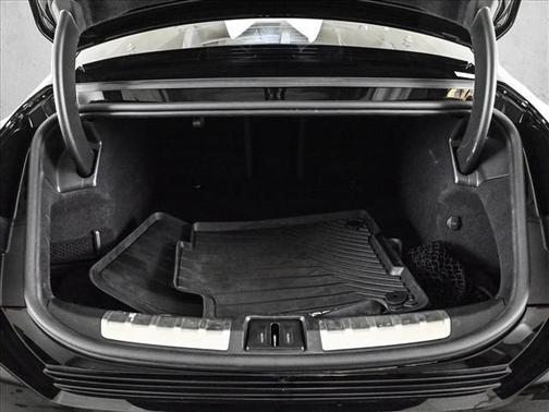 Mythos Black Metallic 2023 Audi e-tron GT Prestige