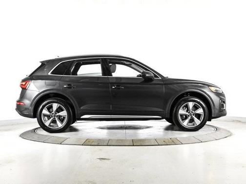 Manhattan Gray Metallic 2023 Audi Q5 40 Premium