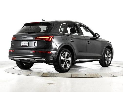 Manhattan Gray Metallic 2023 Audi Q5 40 Premium