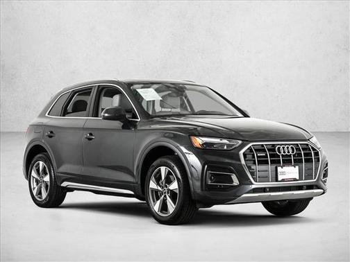 Manhattan Gray Metallic 2023 Audi Q5 40 Premium