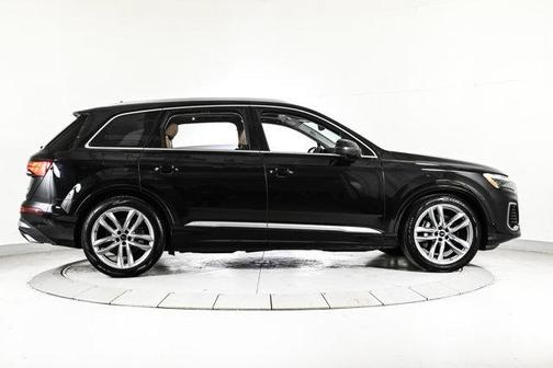 2025 Audi Q7 55 Premium Plus