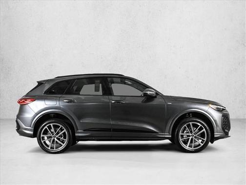 Daytona Gray Metallic 2026 Audi Q5 PLUS