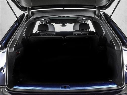 Waitomo Blue Metallic 2025 Audi Q7 45 Premium Plus