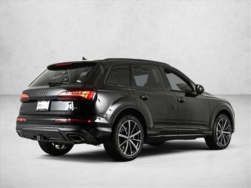 Mythos Black Metallic 2026 Audi Q7 PLUS