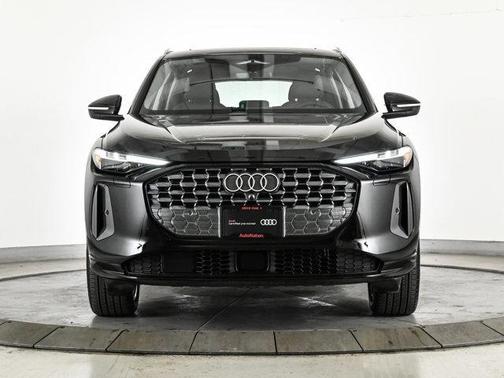 Mythos Black Metallic 2025 Audi Q5 2.0T quattro Premium